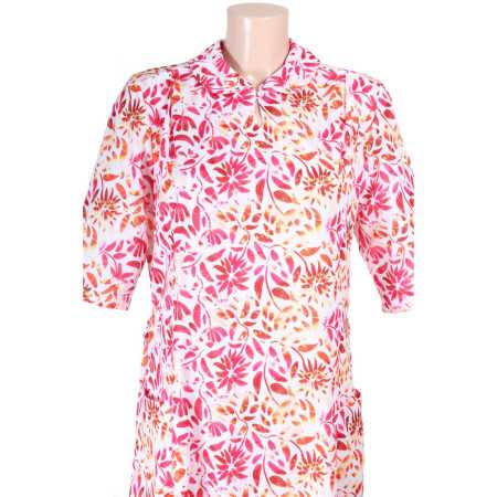 Robe médicalisée femme coloris rose - portée face zoom