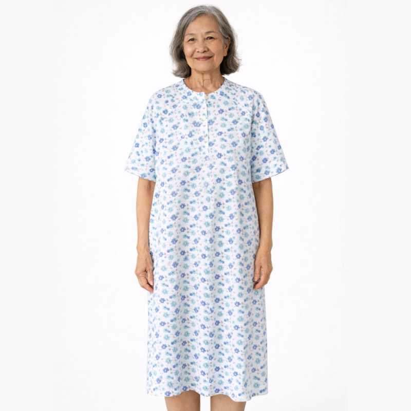Chemise de nuit médicalisée fleurs bleues femme senior