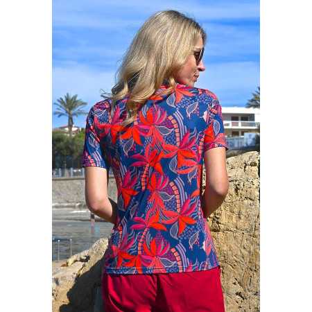 Tee-shirt pour femme avec imprimé fleuri - femme senior âgée