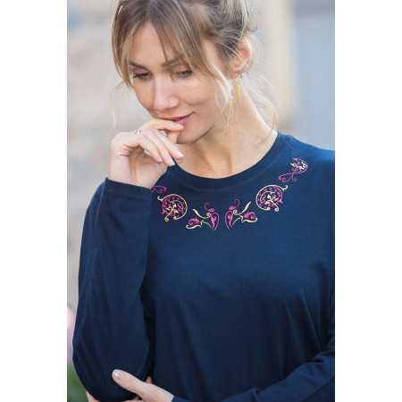 Pull manches longues marine broderie fleur rose zoom