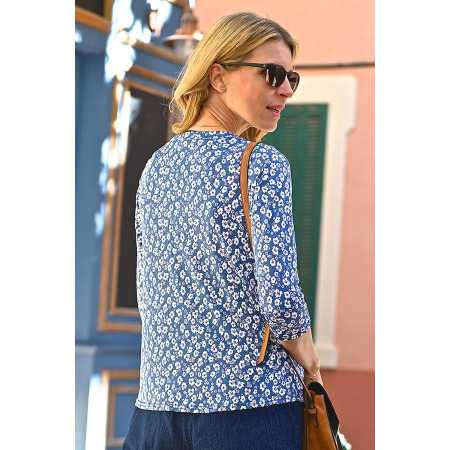 pull manches 3/4 col tunisien femme senior bleu avec fleurs dos