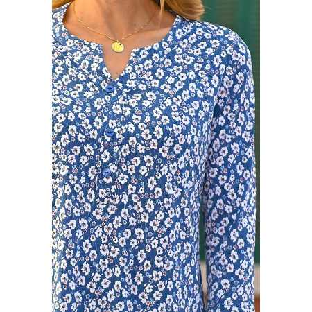 pull manches 3/4 col tunisien femme senior bleu avec fleurs zoom