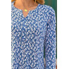 pull manches 3/4 col tunisien femme senior bleu avec fleurs zoom