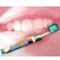 Ensemble brosse à dents + dentifrice sur bouche