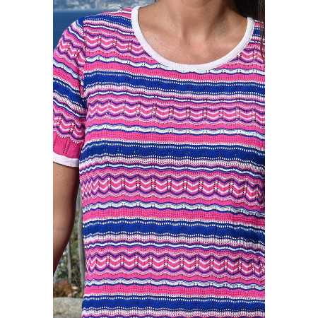 Pull rose et bleu effet ethnique femme senior bohème zoom