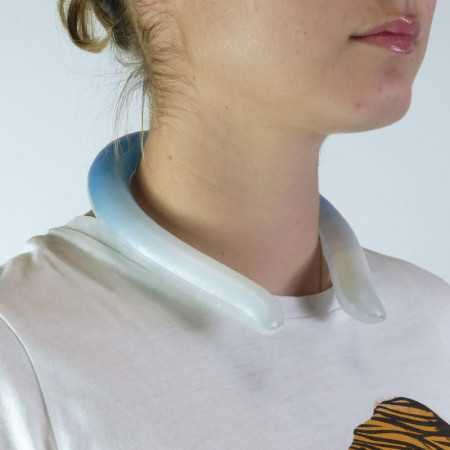 collier rafraichissant porté femme canicule chaleur