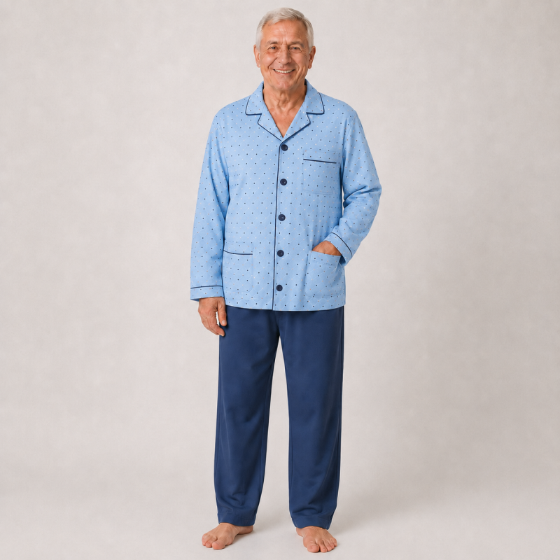 homme senior pyjama ouverture devant boutons bleu ciel
