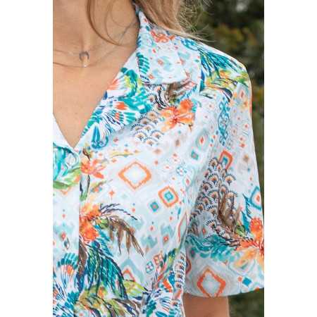 Robe detail tissu encolure