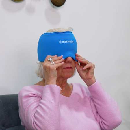 bandeau migraine femme senior soulage maux de tête