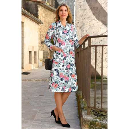 Robe médicalisée blanche fleurie dos croisé