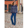 Cardigan femme facile à enfiler couleur marine rayures blanches tenue