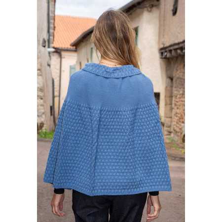 cape pompon femme senior facile à enfiler coloris bleu dos