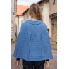 cape pompon femme senior facile à enfiler coloris bleu dos