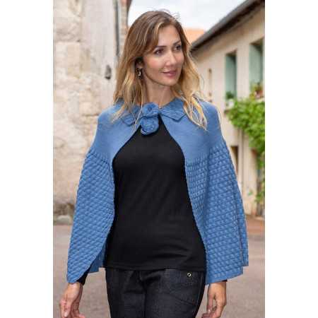 cape pompon femme senior facile à enfiler coloris bleu