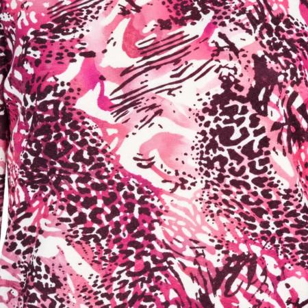 détail motif robe médicalisée femme senior coloris rose rouge bordeaux