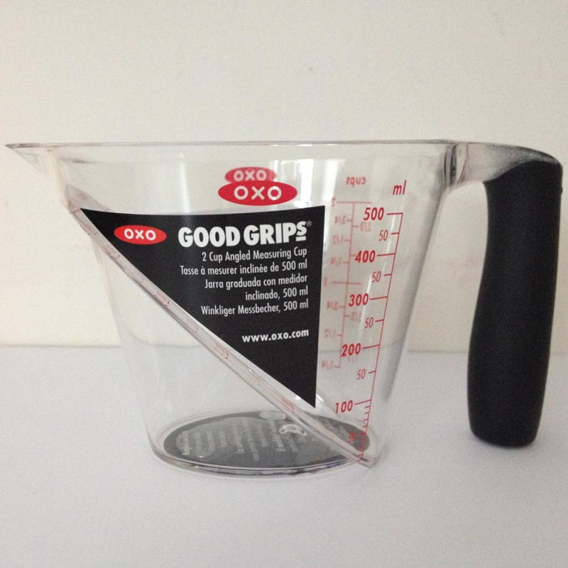 Pichet doseur astucieux Oxo Good grips vide vue de côté Pichet doseur astucieux Oxo Good grips vide vue de côté