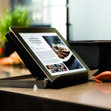 Porte livre de cuisine, iPad, tablette pliable Rösle en situation