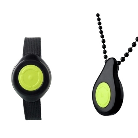 Téléassistance Equinoxe de Bluelinea zoom médaillon ou bracelet