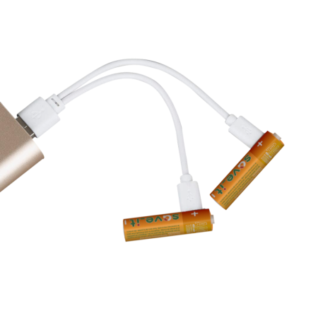 Piles AAA rechargeables USB - Par 4 - en charge