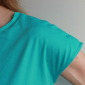 Tee-shirt ouvert épaule turquoise détail épaule
