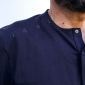 Tee-shirt ouverture clavicule marine détail épaule