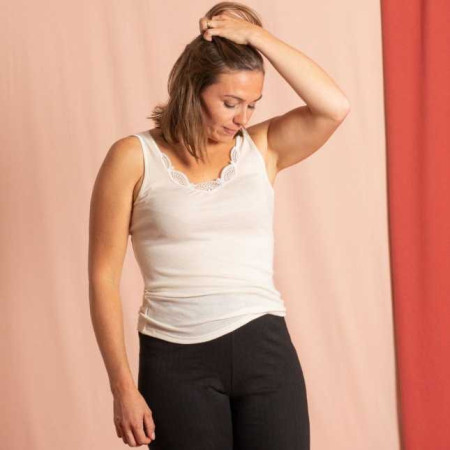 Débardeur laine et soie naturel porté