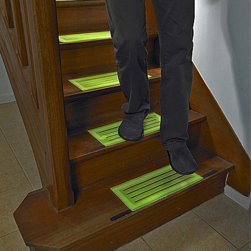 Marches fluorescentes anti-dérapantes adhésives en situation Marches fluorescentes anti-dérapantes adhésives en situation