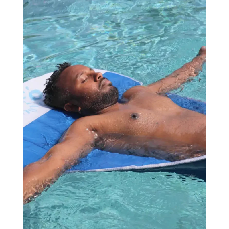 Matelas flottant safety concept situation piscine Matelas flottant safety concept situation piscine