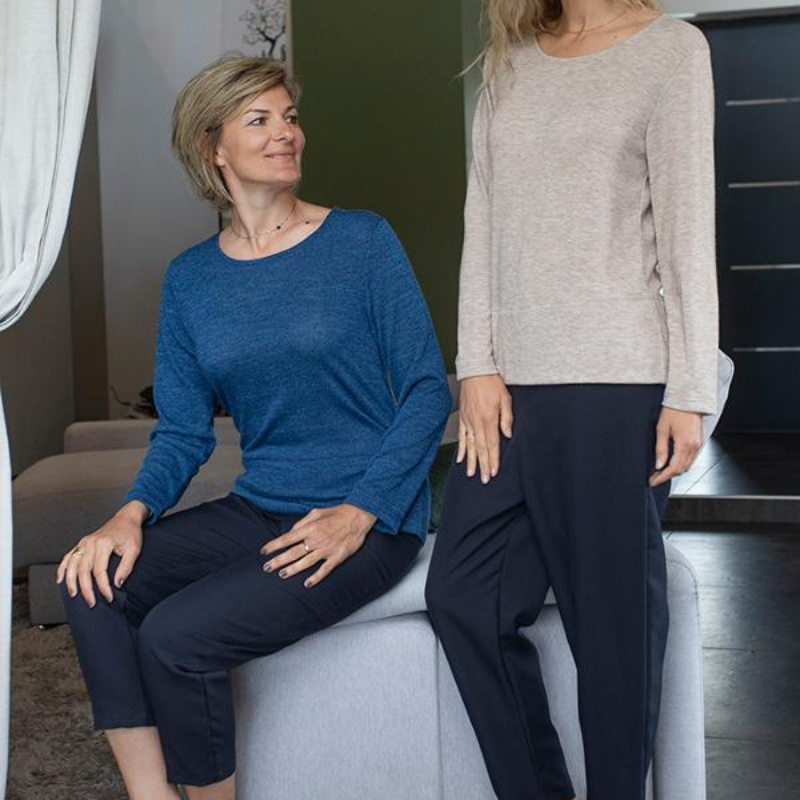 Grenouillère femme petit pull bleu ou beige Grenouillère femme petit pull bleu ou beige