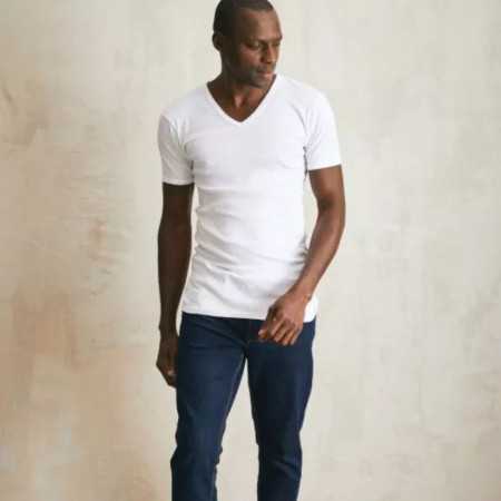 Tee shirt blanc col V porté