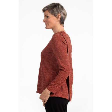 Pull médicalisé pour femme âgée dépendante, vue de profil