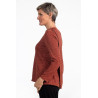 Pull médicalisé pour femme âgée dépendante, vue de profil