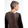 Pull médicalisé à carreaux pour femme senior - vue de dos