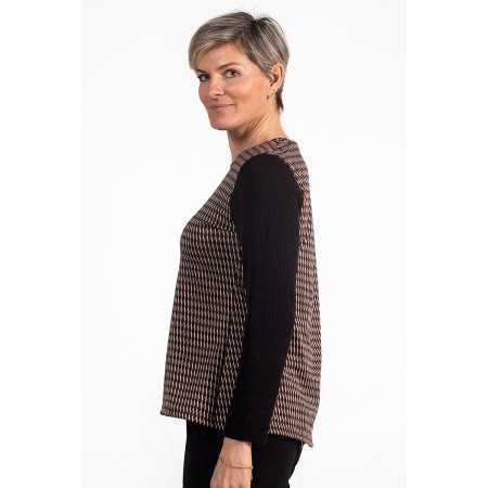 Pull médicalisé ouverture dos pour femme senior - vue de profil