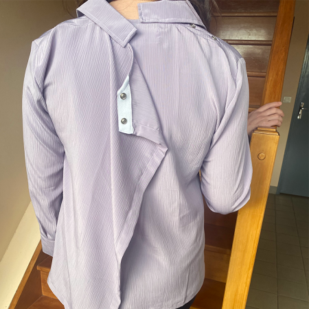 Chemisier médicalisé femme senior coloris lavande vue ouverture dos pressions 