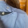 Pull  bleu médicalisé pour femme senior détail pressions ouverture dos 