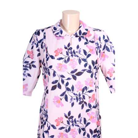 Robe médicalisée femme zoom coloris rose avec grosses fleurs 