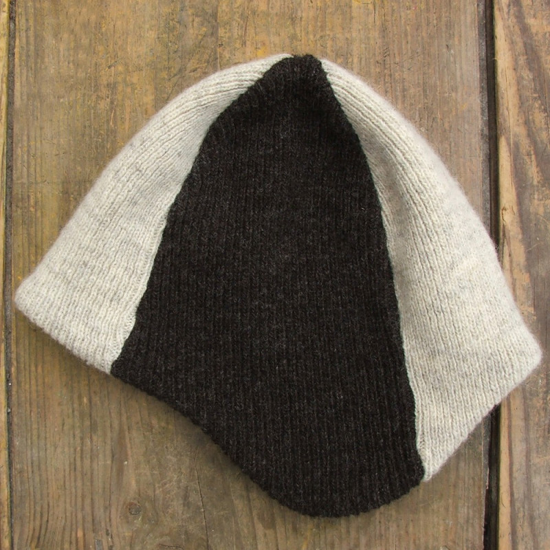 Bonnet bicolore type péruvien en laine de la Bergerie Nationale Bonnet bicolore type péruvien en laine de la Bergerie Nationale