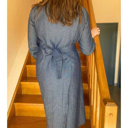 Robe médicalisée en jean's avec ouverture dos par pressions - vue de dos