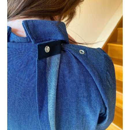 Robe médicalisée en jean's avec ouverture dos par pressions - vue de dos pressions 