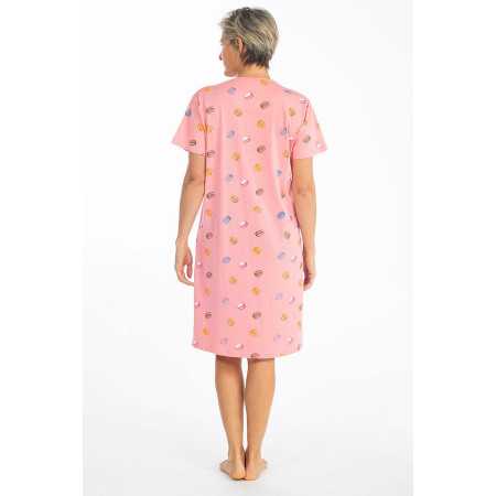 Robe de chambre manches courtes femme senior facile à enfiler rose avec des macarons vue de dos  