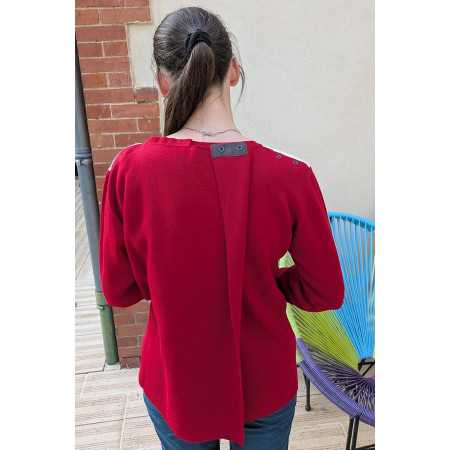Pull pour femme âgée dépendante avec ouverture dos croisé par pressions vue de dos