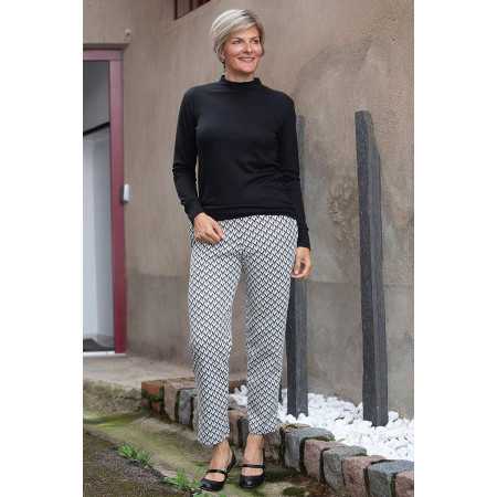 Pantalon facile à enfiler pour femme âgée : ceinture élastiquée confort