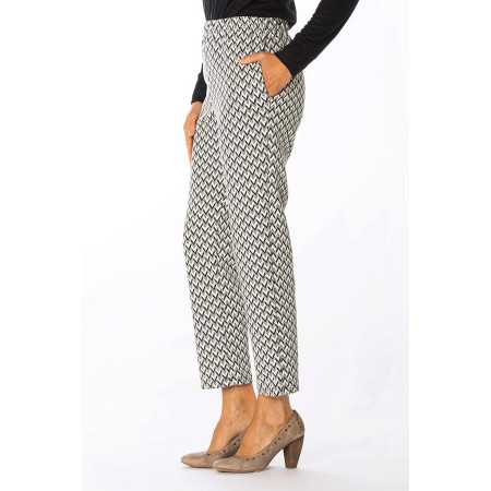 Pantalon facile à enfiler pour femme âgée : ceinture élastiquée confort