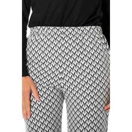 Pantalon facile à enfiler pour femme âgée : ceinture élastiquée confort