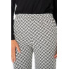 Pantalon facile à enfiler pour femme âgée : ceinture élastiquée confort
