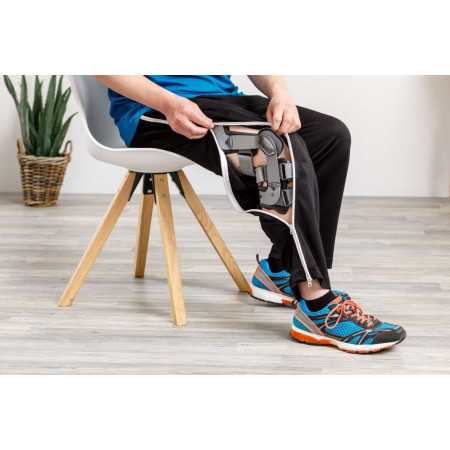 Pantalon médicalisé homme senior - ouvertures latérales en 4 sens