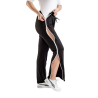 Pantalon ouverture sur les côtés femme senior debout