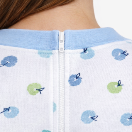 Grenouillère fermée dans le dos par zip pour femme senior dépendante