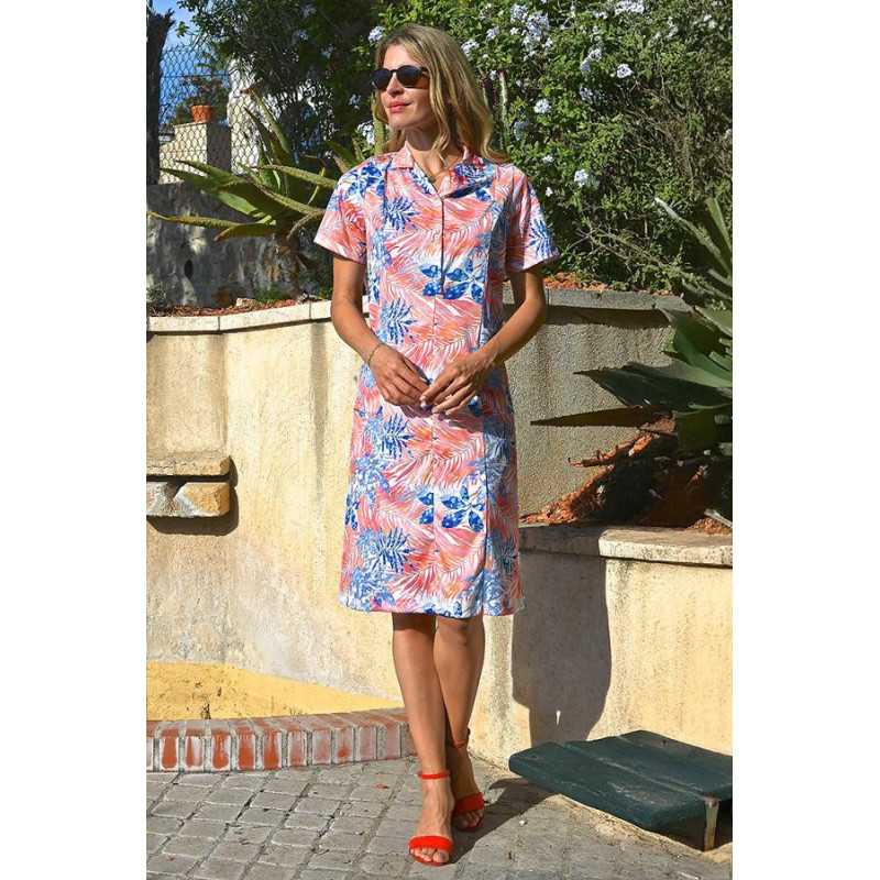 Robe dos droit aimant femme âgée dépendante